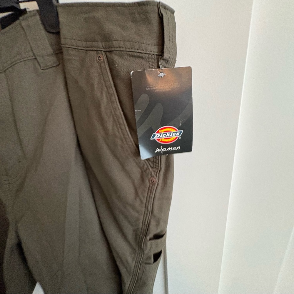 Dickies. Plus, 22w, NWT, new, cargo shorts, relaxed, summer, school, teacher - Picture 3 of 7